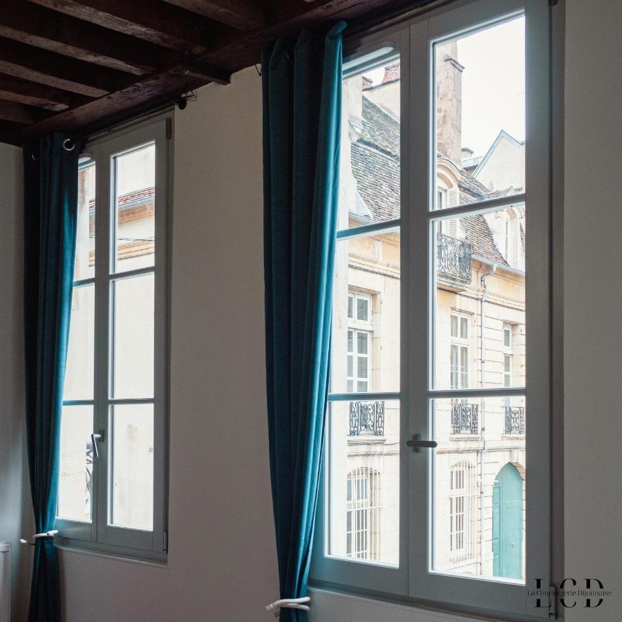 Au Roi Lion, Place Saint Michel Діжон Екстер'єр фото